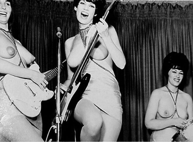 Как женщины пели на сцене с обнаженной грудью История музыкальных топлесгрупп