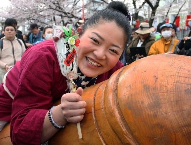 15 странных фестивалей которые можно увидеть только в Азии