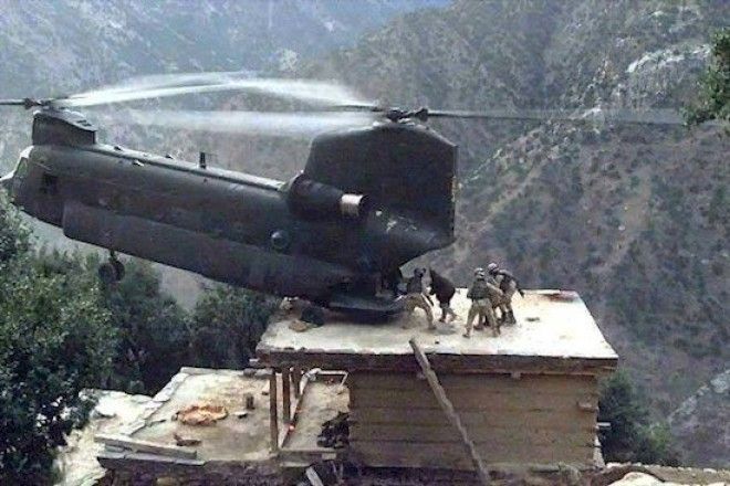 5 Пилот демонстрирует свои невероятные навыки во время спасательной операции в Афганистане интересное фотография