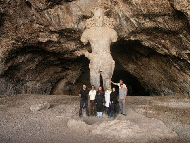Статуя Шапура I Colossal Statue of Shapur I Иран Скульптуры интересное скалы