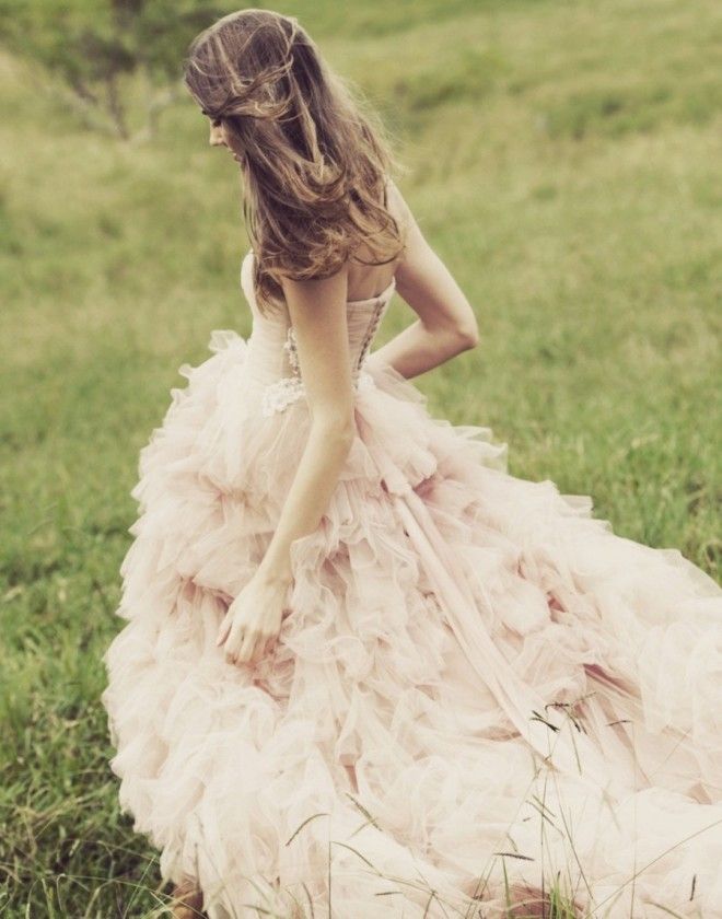 Картинки по запросу girl in dress tumblr