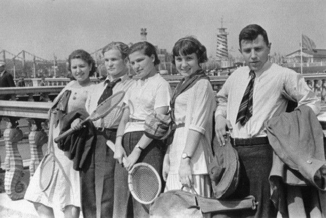 Теннисисты в московском центральном парке культуры и отдыха имени Горького СССР 1931 год