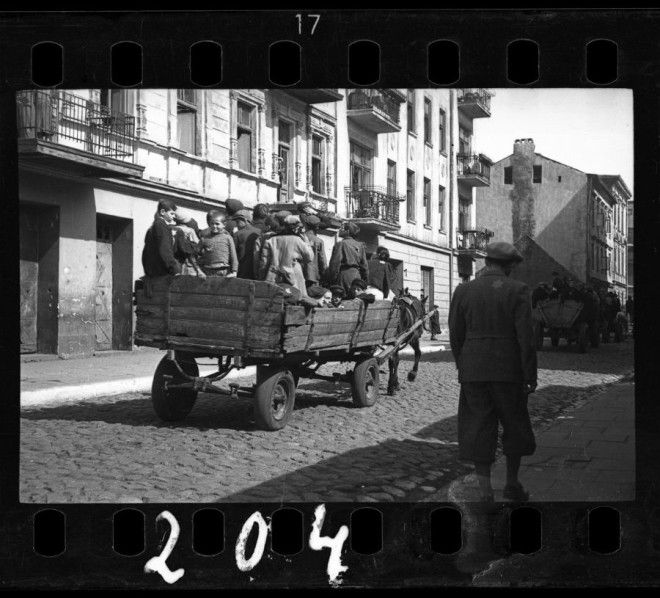 Фотографеврей на свой страх и риск запечатлел жизнь в польском гетто