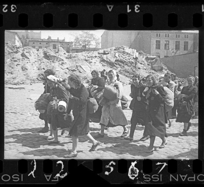 Фотографеврей на свой страх и риск запечатлел жизнь в польском гетто