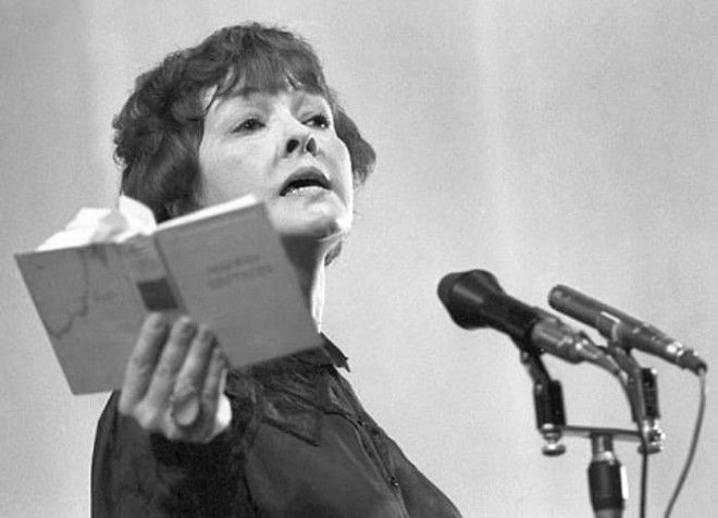 Белла Ахмадулина 80 лет назад родилась легендарная поэтеса