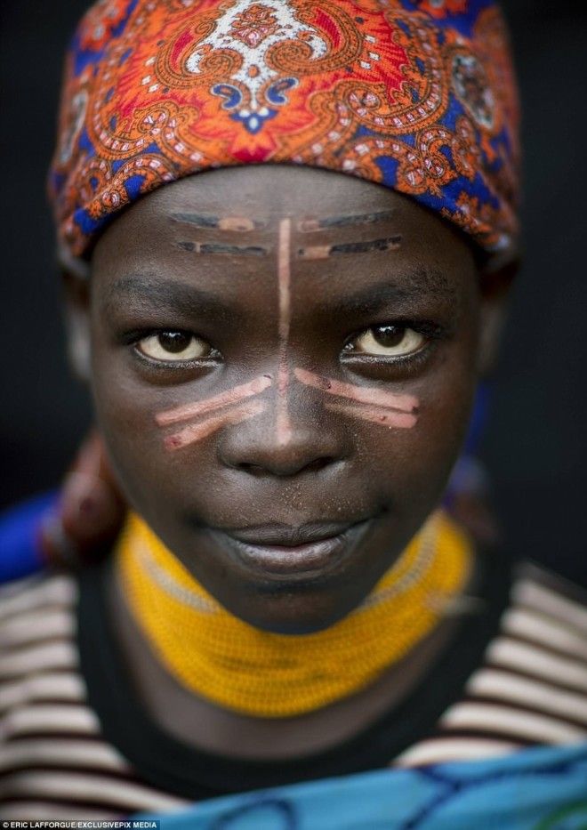 В Африке шрамы украшают не только мужчин