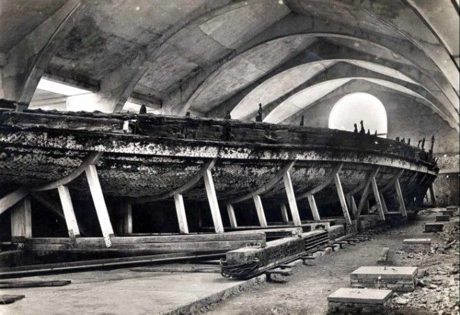 Корабль Калигулы в музее 1932 год Фото rarehistoricalphotoscom