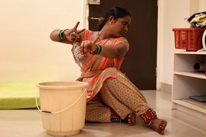 Домработница Танцовщица бхаратанатьям в мире люди профессия студент