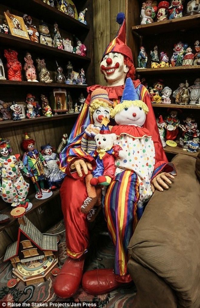 Жутковатый мотель клоунов в Неваде