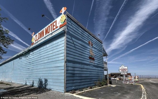 Жутковатый мотель клоунов в Неваде