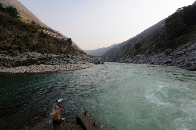 Река Ганг от кристальной чистоты до ужасного загрязнения