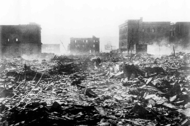  Вид на руины Хиросимы на следующий день после атомной бомбардировки
