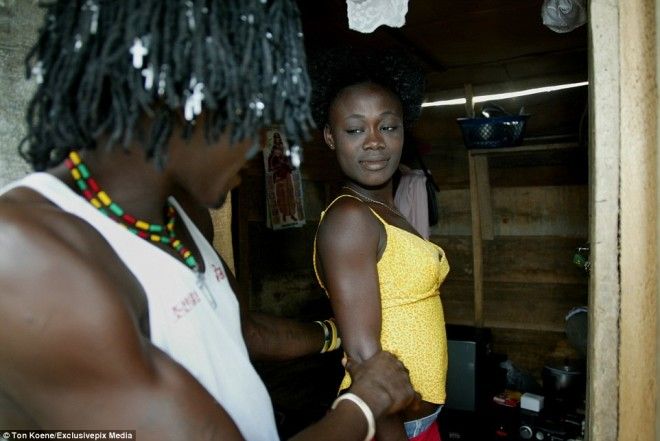 21 фото проституток из Нигерии где СПИД уносит 10 миллионов жизней