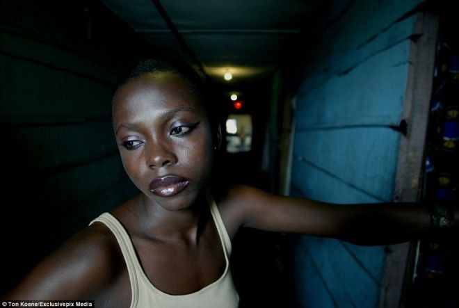 21 фото проституток из Нигерии где СПИД уносит 10 миллионов жизней