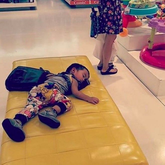 S18 смешных фото о страданиях мужчин в торговых центрах