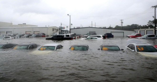 Что происходит в США с автомобилями, пострадавшими от урагана «Харви»