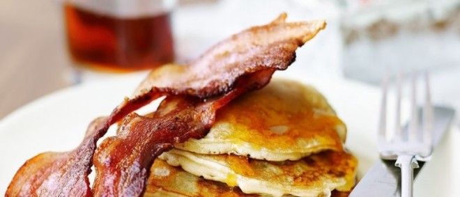 Картинки по запросу pancakes with maple syrup and bacon