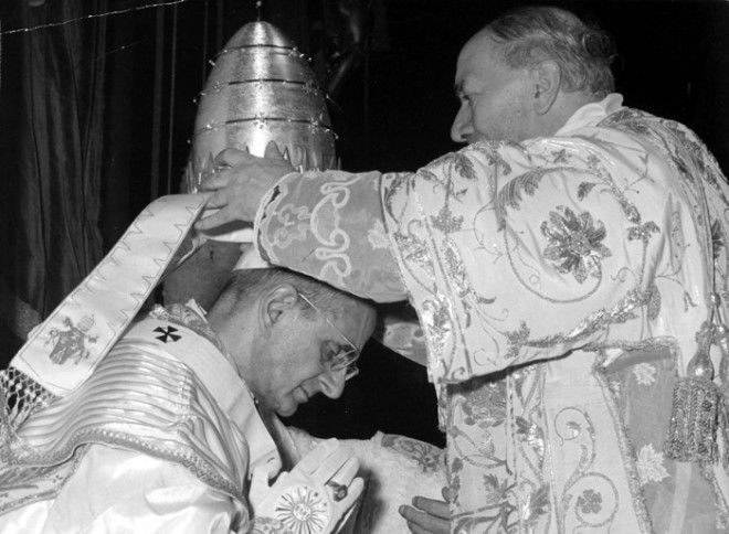 Павел VI и кардинал Альфредо Оттавиани справа во время церемонии коронации 1963 Фото bloximageschicago2viptownnewscom