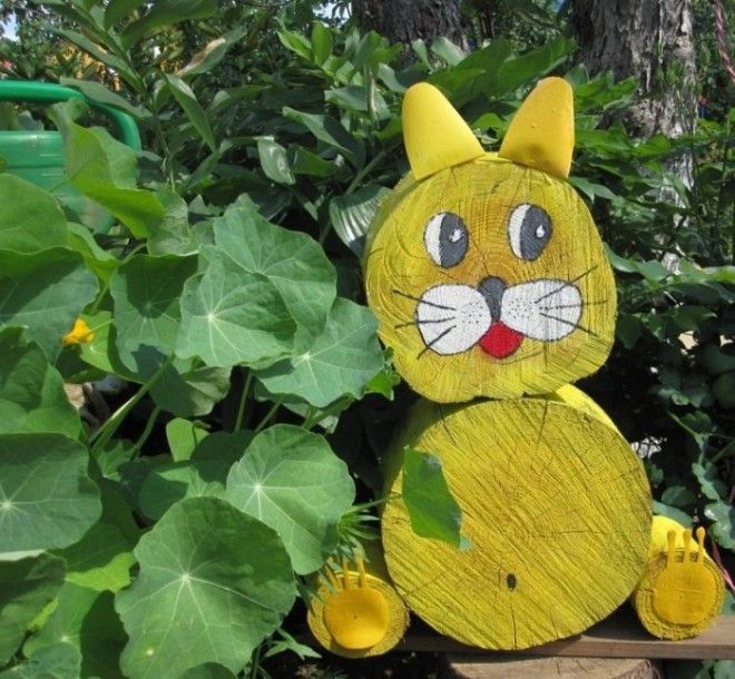 Изготовленное из бревна животное например кошка выглядит креативно