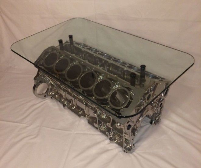 Блок цилиндров двигателя Jaguar V12 из которого сделали модный и практичный столик