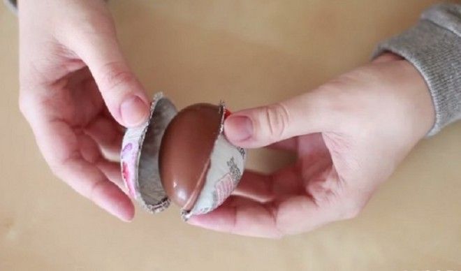 Как положить в киндер сюрприз свой подарок не сломав яйцо