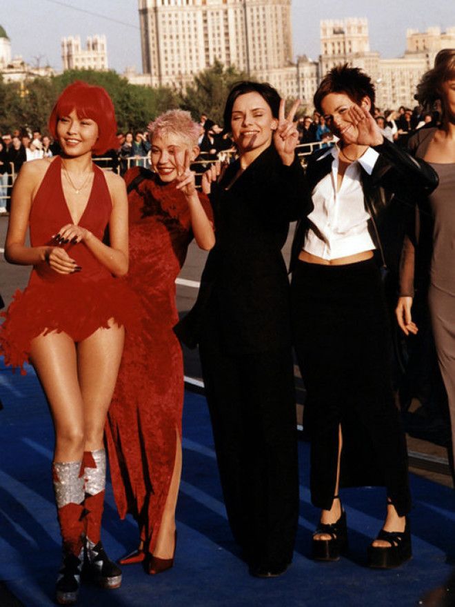 Sогда стыдно вспоминать прошлоеВот как одевались российские звезды в 1990е