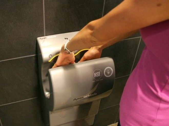 SВрачи никогда не пользуются сушилками в общественных туалетах Вот почему