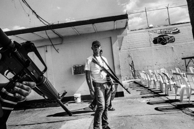 LФото венесуэльской тюрьмы от которых в жилах стынет кровь