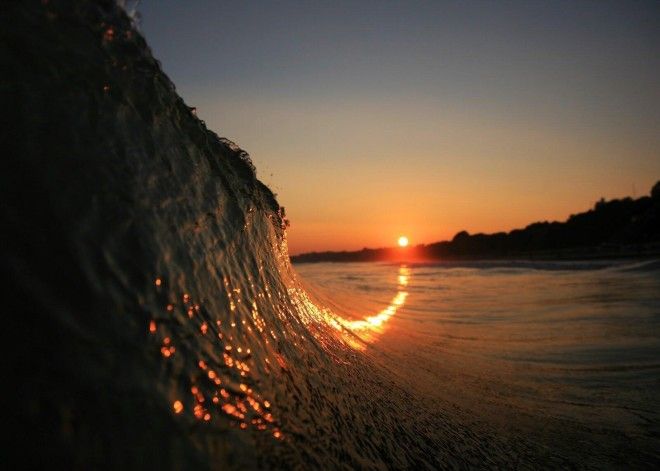 https://img.putmelike.com/2017/12/the-way-the-sun-set-curls-up-the-wave.jpg
