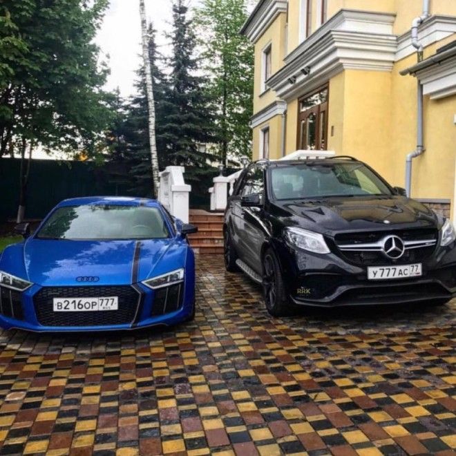 luxury car rich kids