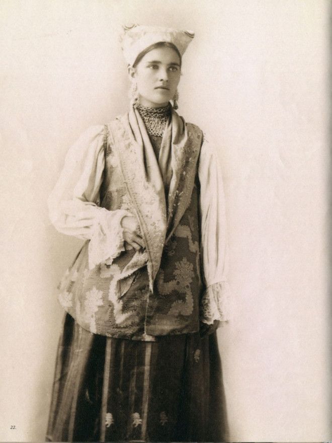 Русские красавицы 19-го века в традиционных костюмах 12