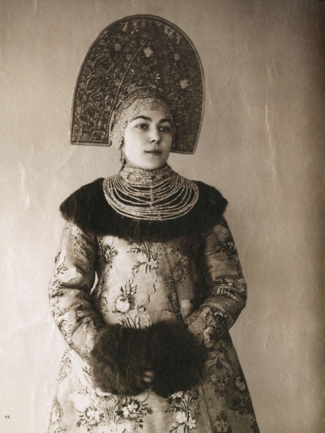 Русские красавицы 19-го века в традиционных костюмах 14