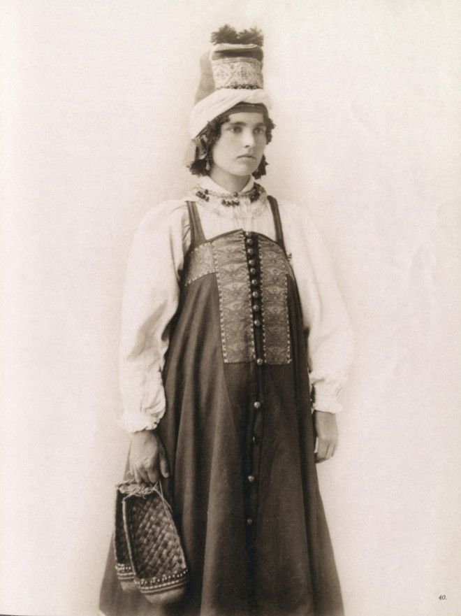 Русские красавицы 19-го века в традиционных костюмах 28