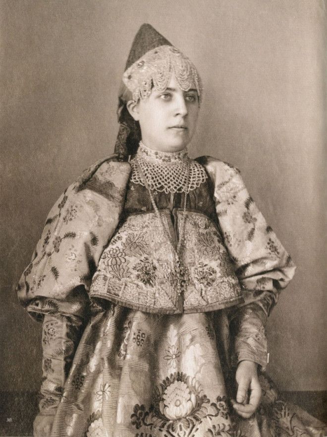 Русские красавицы 19-го века в традиционных костюмах 2