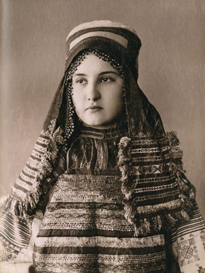 Русские красавицы 19-го века в традиционных костюмах 34