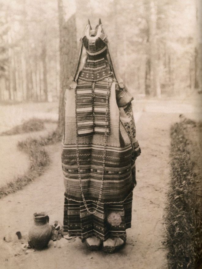 Русские красавицы 19-го века в традиционных костюмах 35