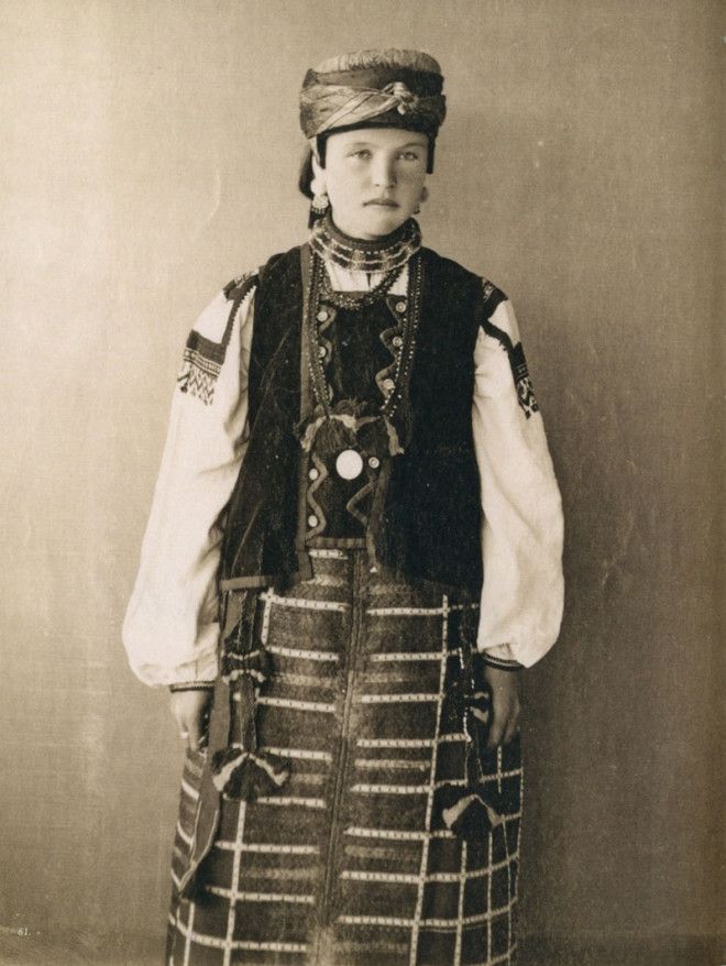 Русские красавицы 19-го века в традиционных костюмах 40