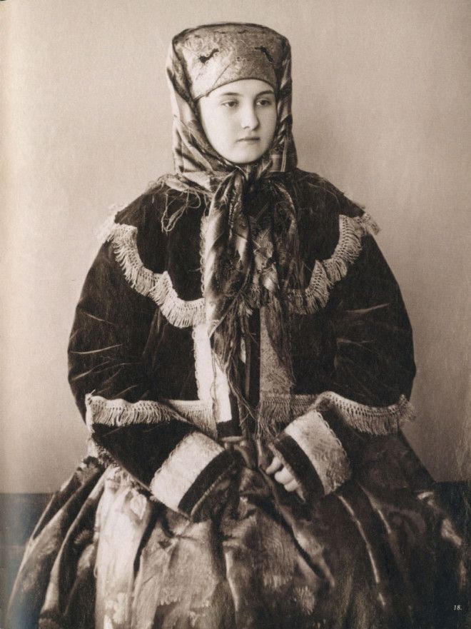 Русские красавицы 19-го века в традиционных костюмах 8