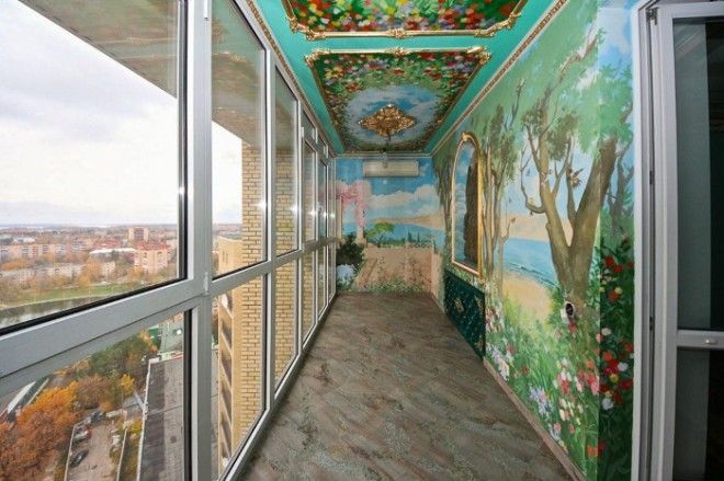 Балкон с цветочной росписью