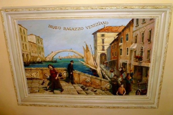 Любимые венецианские мотивы присутствуют на многих фресках и картинах