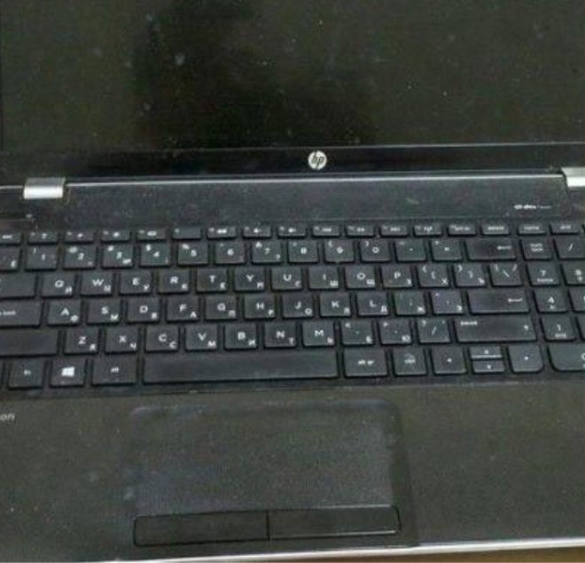 ноутбук с дырой история с ноутбуком ноутбук перегрелся дыра в нотубуке