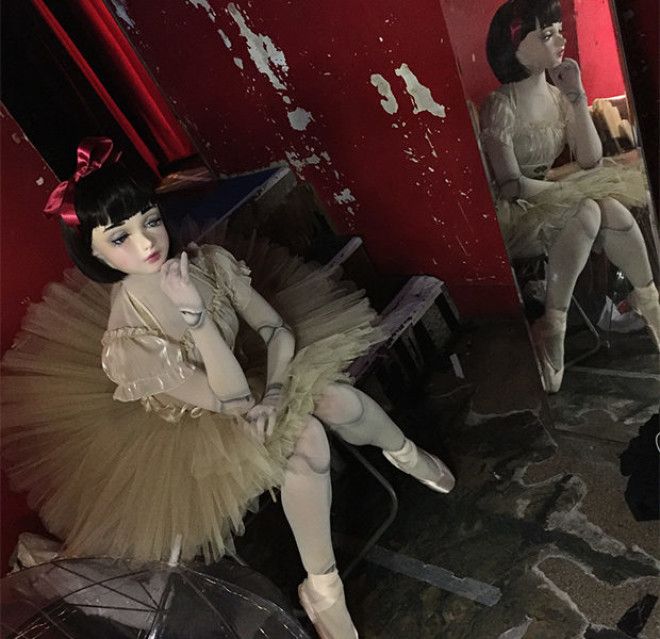 SДевушка из Японии превратила себя в живую куклу