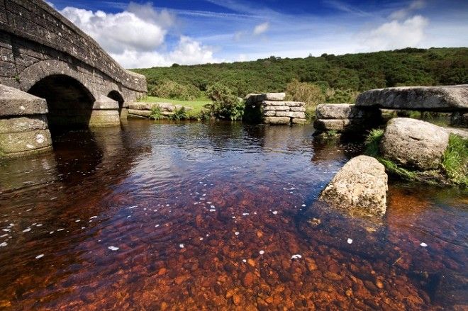 Фантастической красоты природа привлекает все больше туристов в Девоншир.