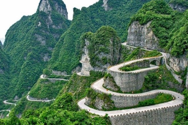 Экстремальная дорога к подножию Небесных ворот Китай