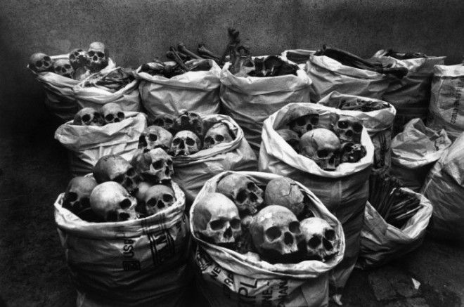 Останки погибших от Бхопальской катастрофы в 1984 году