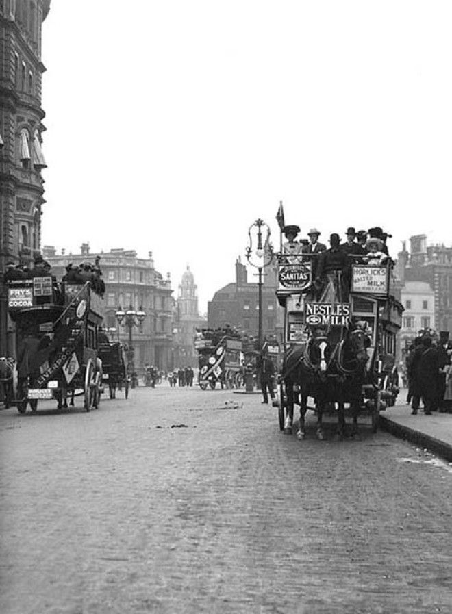 Омнибусы передвигаемые упряжкой лошадей на улицах Лондона