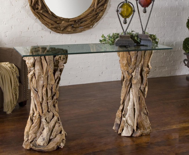 Журнальный столик из коряг или корней очень элегантно смотрится в загородном доме