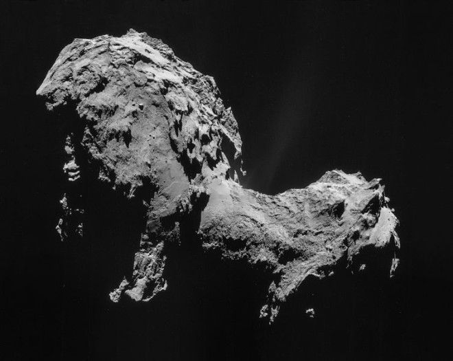 Комета 67PЧурюмова Герасименко снятая зондом Розетта