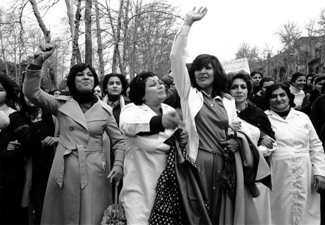 S10 сильных кадров как иранские женщины протестовали против ношения хиджаба