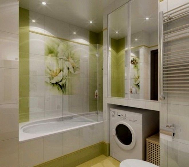 Интерьер ванной комнаты с установленной стиральной машиной
